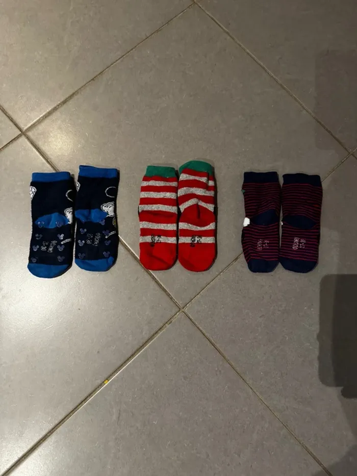 Lot de 3 chaussettes épaisses - Disney / Mickey - Merry christmas / Feuilles de houx - 27/30 - photo numéro 2