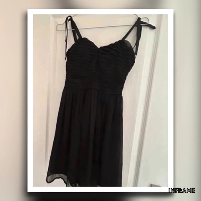 Très belle robe noire tulle 🥰 taille XS de chez jennyfer