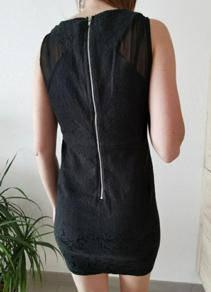 Robe noir pres du corps dentelle - photo numéro 2
