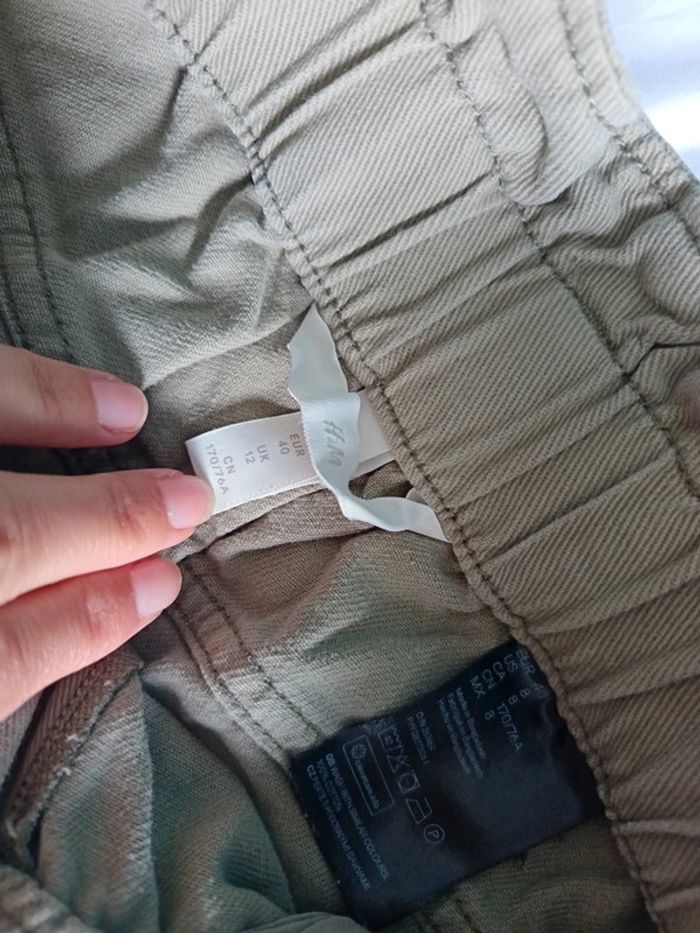 Pantalon femme taille 40 H et M couleur kaki très bonne - photo numéro 7