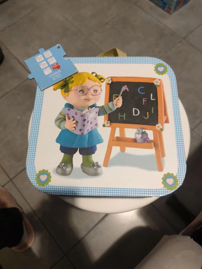 Puzzle janod Lisa joue à la maîtresse