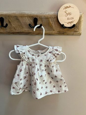 Blouse sans manches blanche fleurie