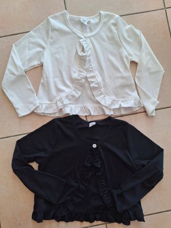 2 gilet 6 ans neufs