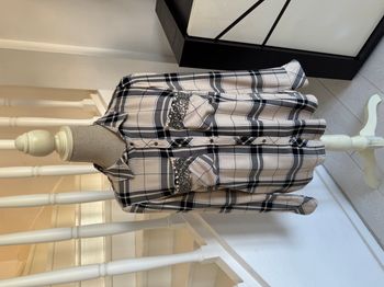 Chemise Stradivarius rayée beige et noire avec perles