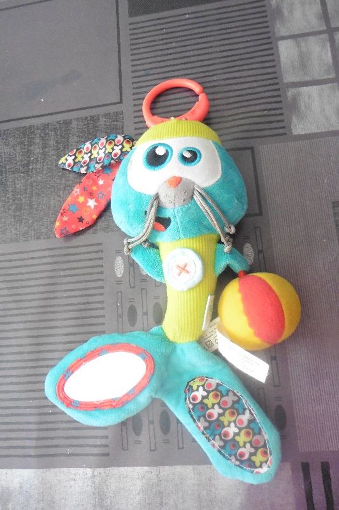 Jouet/hochet d'éveil à suspendre tête lapin pirate