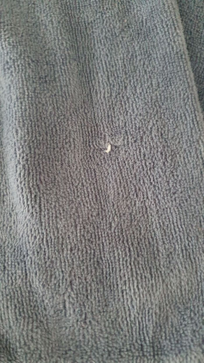 A donner dans un lot : haut de pyjama en 12 ans - photo numéro 2