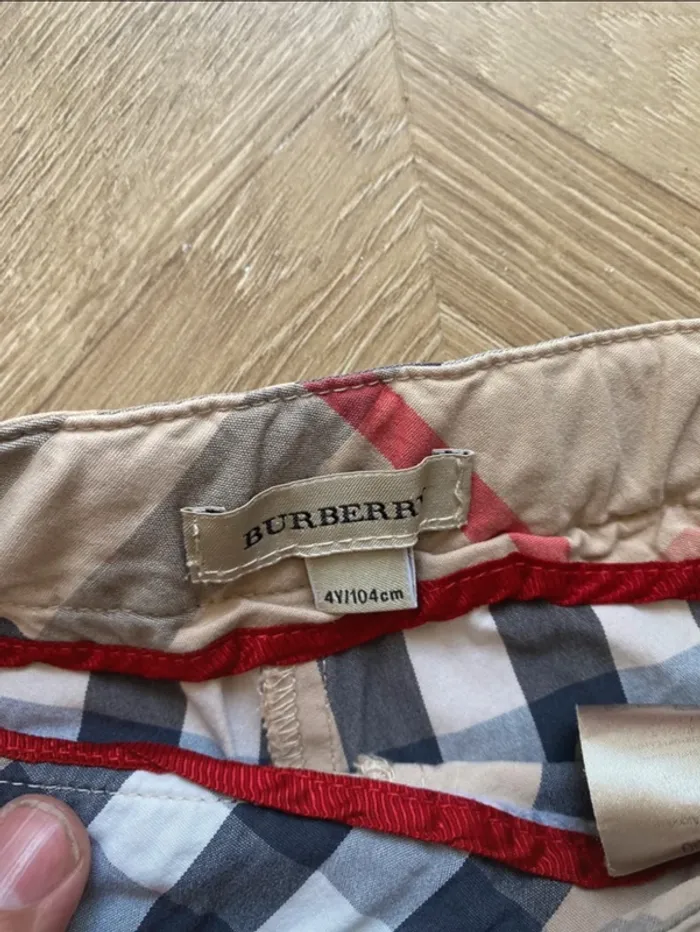 Short Burberry 4A - photo numéro 3