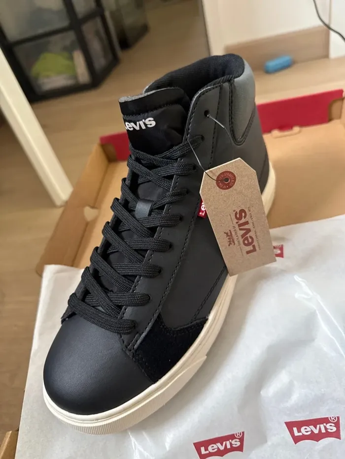 Magnifiques baskets Levi’s neuves avec étiquette pointure 39 - photo numéro 3
