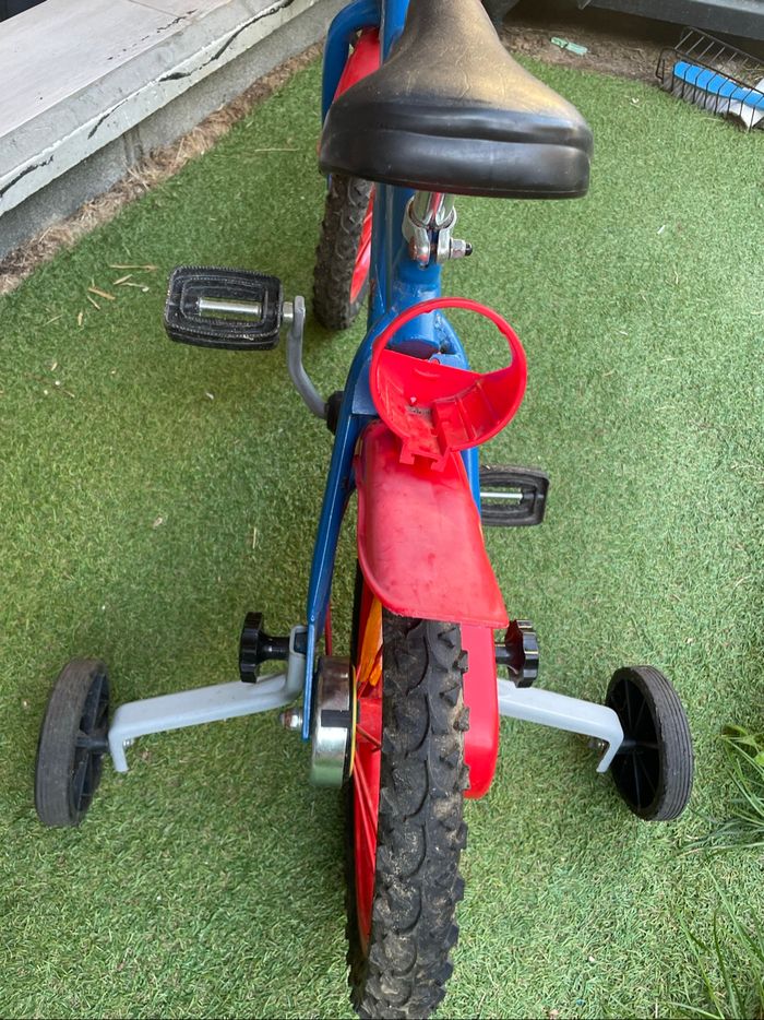 Vélo avec petites roues - photo numéro 6