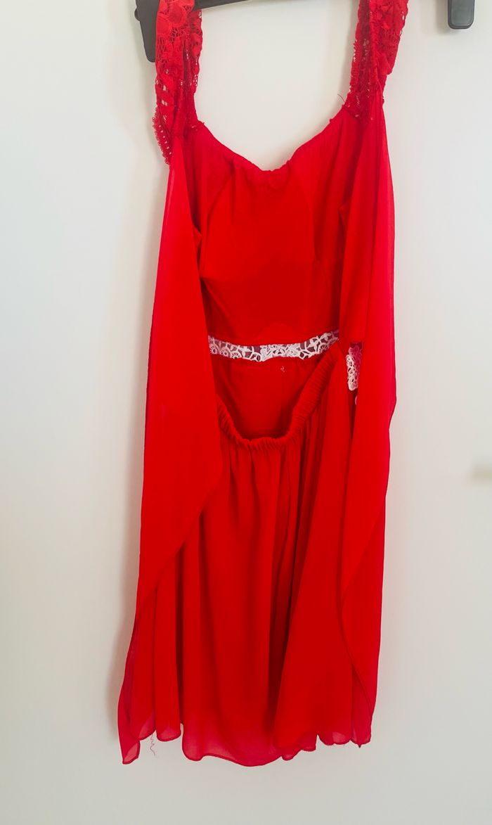 Robe rouge dentelle blanche - photo numéro 3