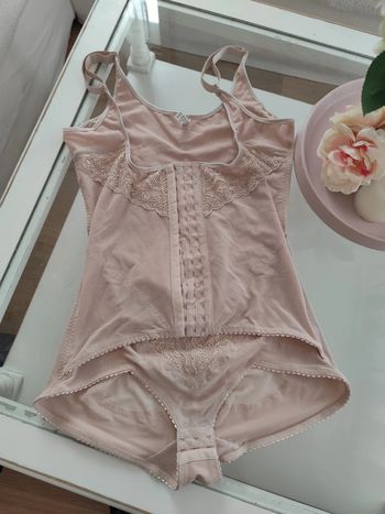 Superbe gaine neuf taille 44 culotte taille haute 3 taille de gainage