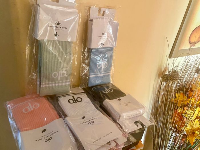 🧦 Chaussettes Alo Yoga – Modèle Throwback Sock  Neuves & 100 % authentiques