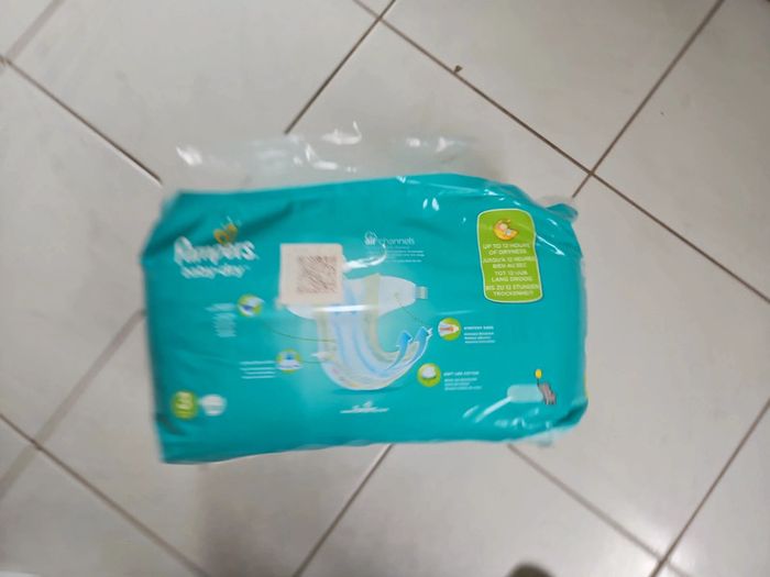 Paquet de 100 couches Pampers taille 3 Neuf - photo numéro 4