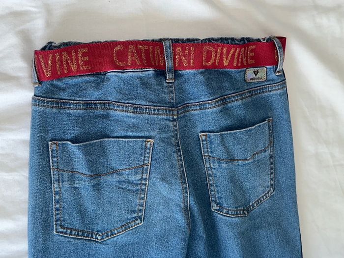 Jean avec ceinture catimini, bleu et rouge fille 10 - photo numéro 3
