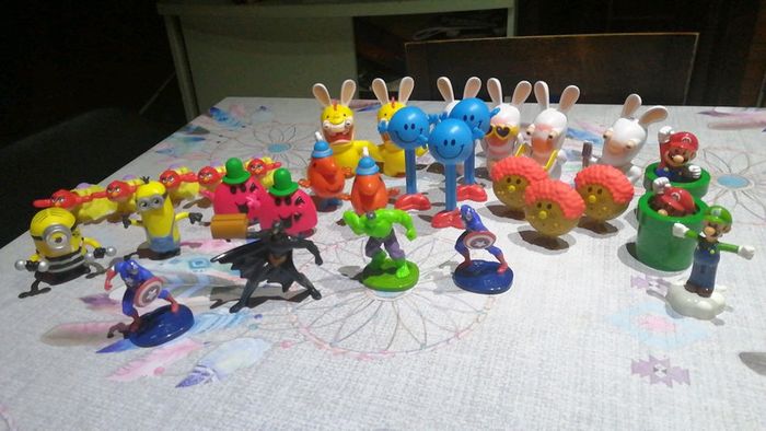Lot de 30 figurines