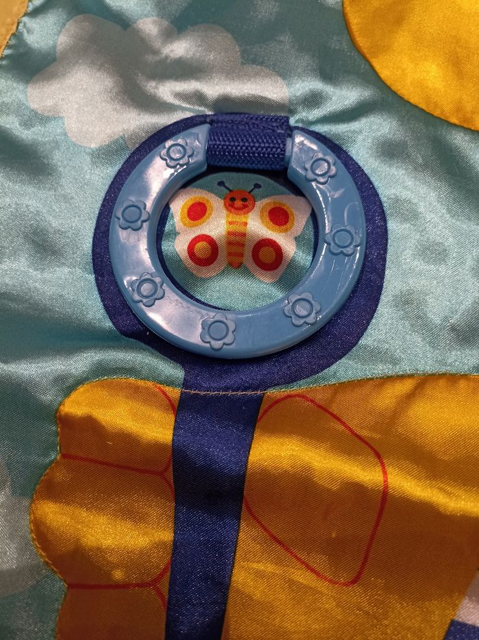 Tapis d'éveil très bon état Carre de 67 cm de côté. - photo numéro 2