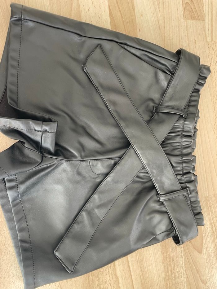 Short en similicuir - photo numéro 2