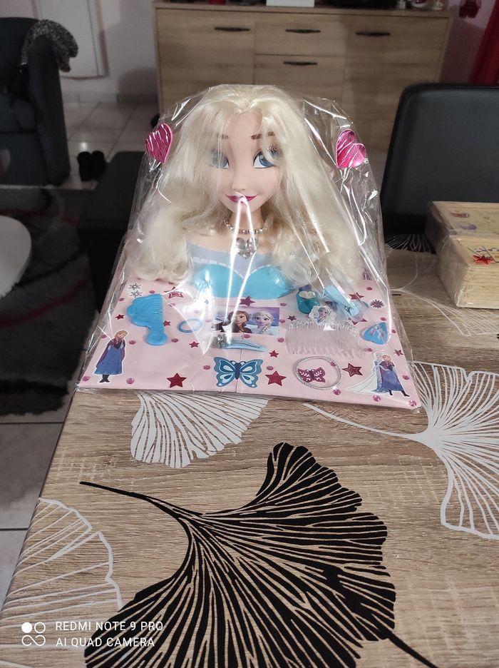 Petite Tête à coiffer la reine des neiges + accessoires
