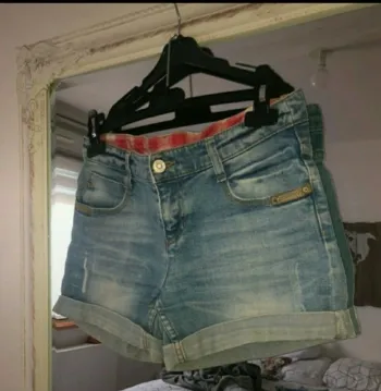 Short jeans