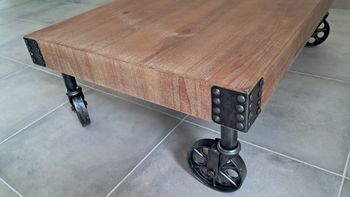 Table de salon neuve sur roulette