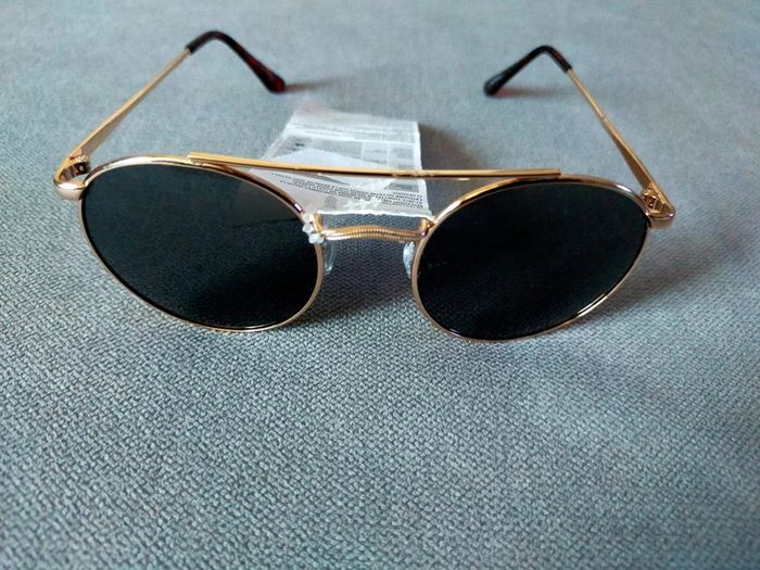 Lunettes de soleil rondes noires – Neuf avec étiquette - photo numéro 2