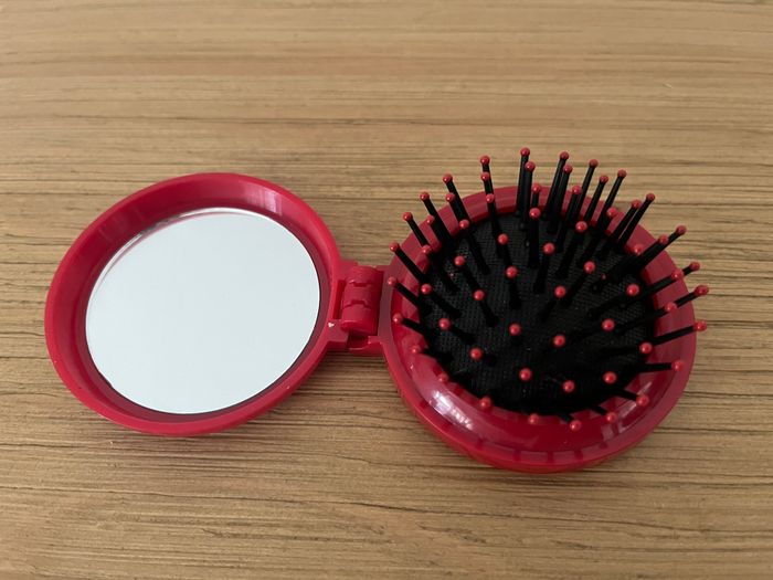 Brosse à cheveux - Neuve - photo numéro 2
