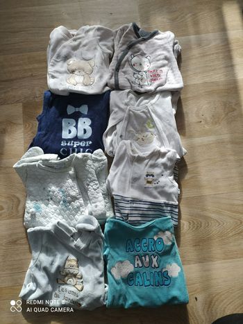 Lot de 14 pyjamas taille 1 mois