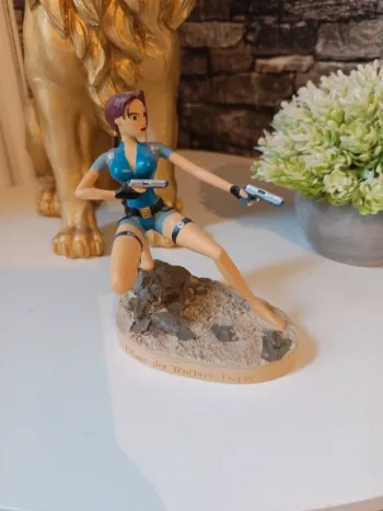 Figurine tomb raider