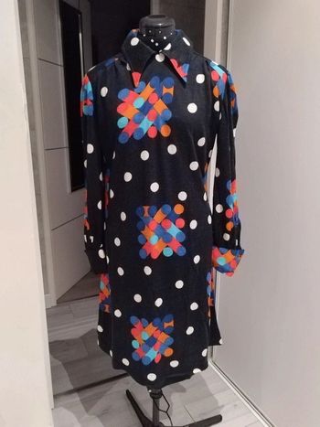 Robe noire pois colorés rétro