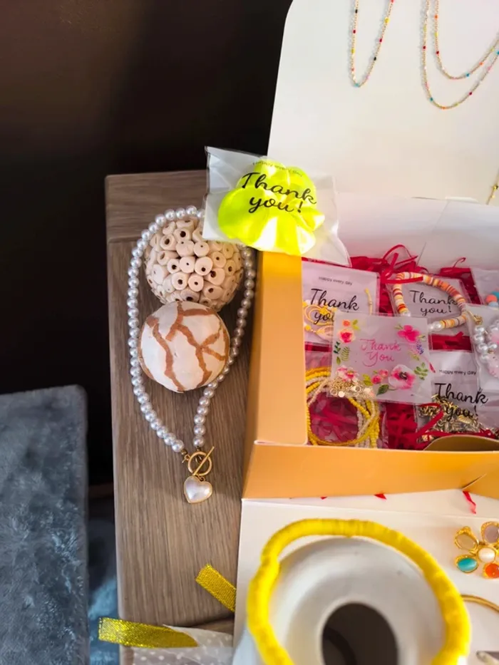 Lot de 20 bijoux dorés et jaunes - photo numéro 14