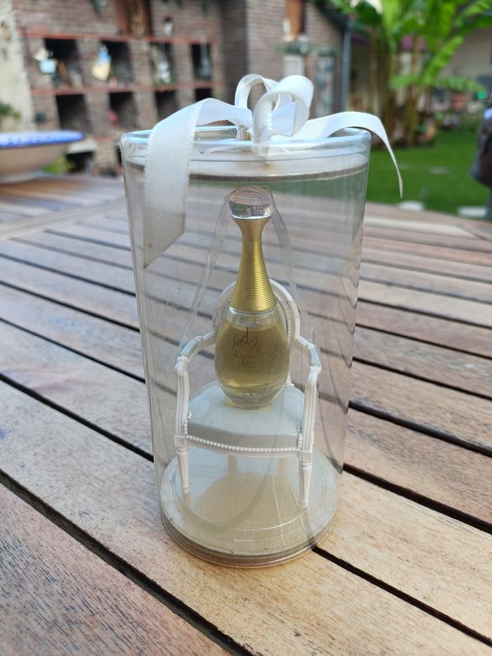 Chaise de couturier Dïör avec sa jolie miniature très rare et unique