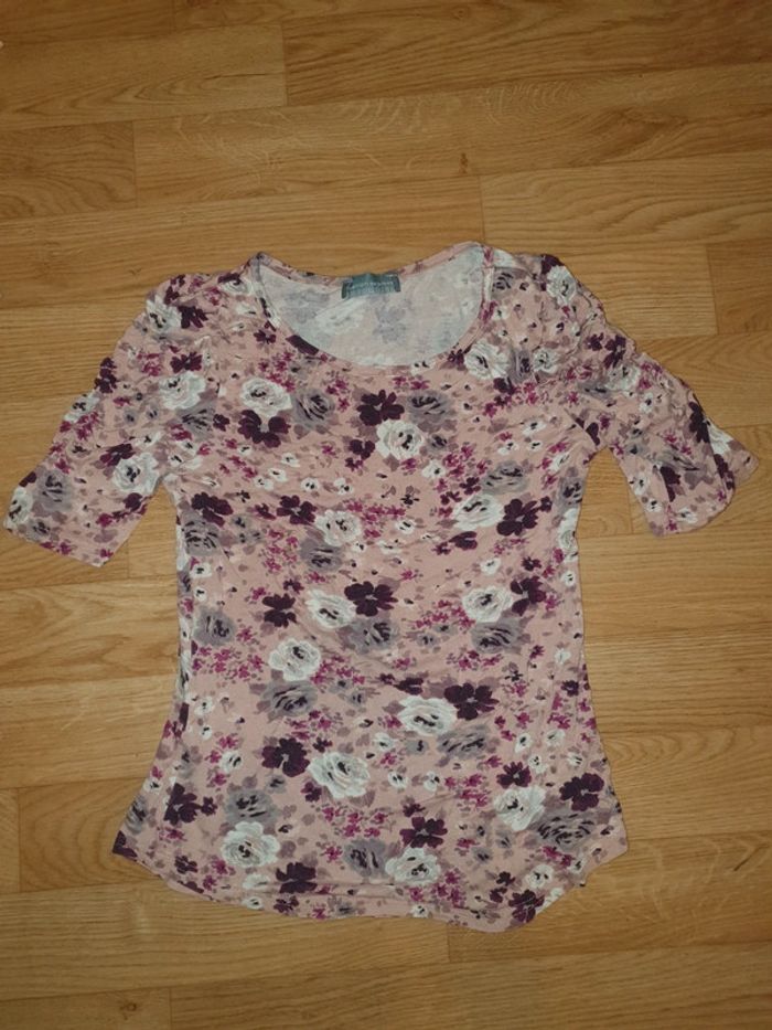Tee shirt à motif fleur