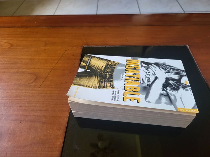 Livre 📖  insatiable - photo numéro 2