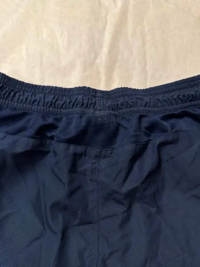 Short Adidas taille 9/10 ans 2 poches avec zip - photo numéro 13