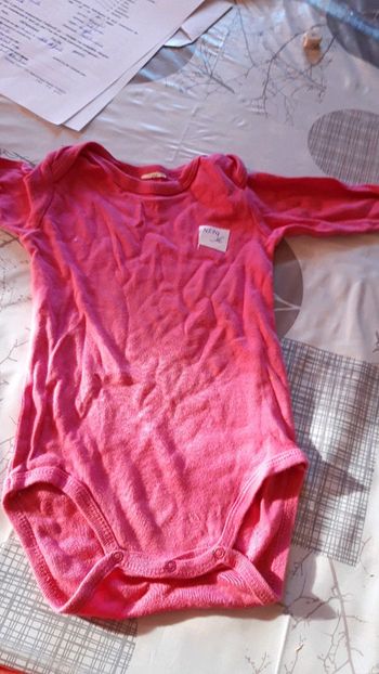 Body 12 mois rose peu porte