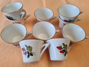 Tasses à café à fleur qui date comme neuf x 10