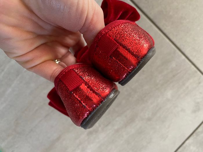 Ballerines bébé 18/19  rouge métallisé noeud velours H&M - photo numéro 6