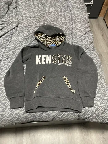 Sweat-shirt capuche taille10 ans