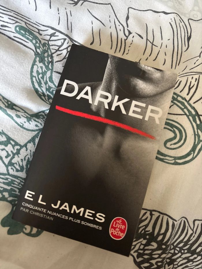 Livre « Darker » de E.L James