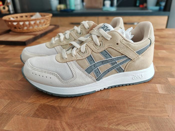 Asics 37, lyte classic, en cuir. Neuve