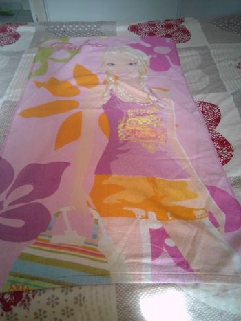 Drap de plage. BARBIE
