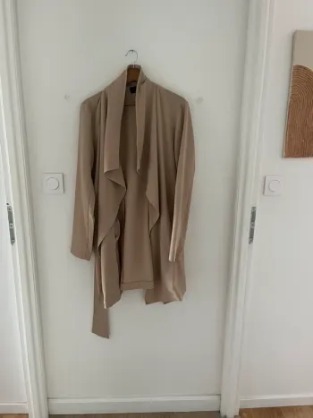 Veste only