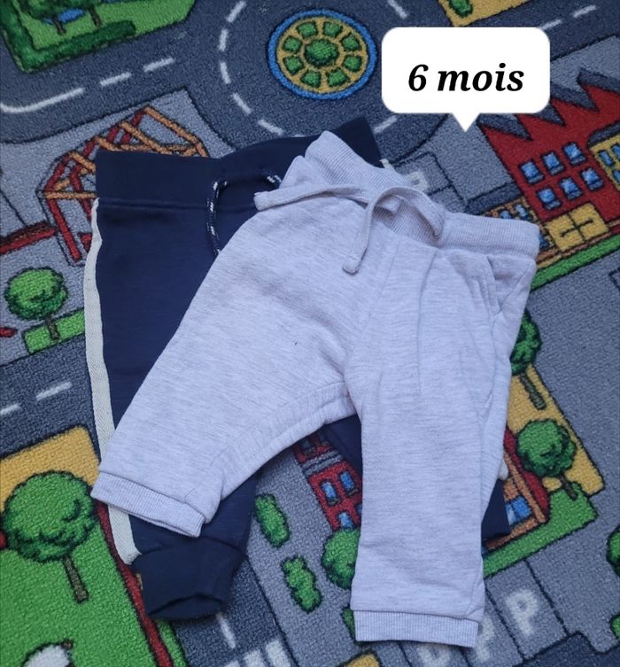 Pantalons bébé salopettes. Très bon état.