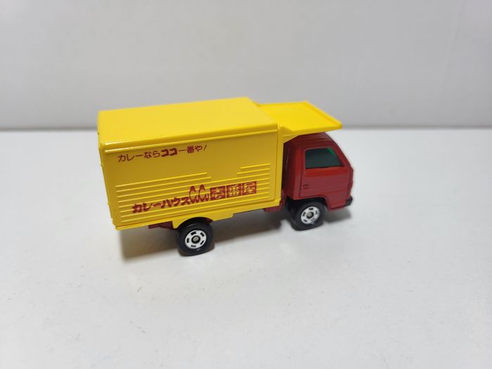 Tomica Isuzu Camion - photo numéro 2