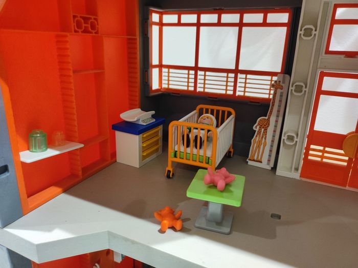 Hôpital pédiatrique playmobil 6657 et 6443 - photo numéro 5