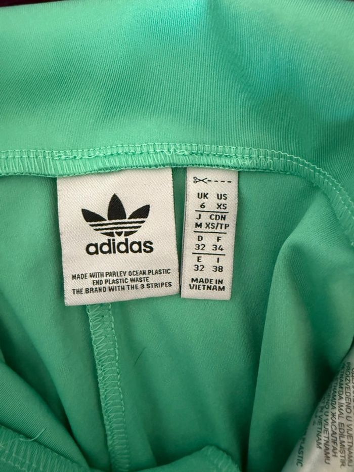 Short vert adidas en bon état taille 34 - photo numéro 6
