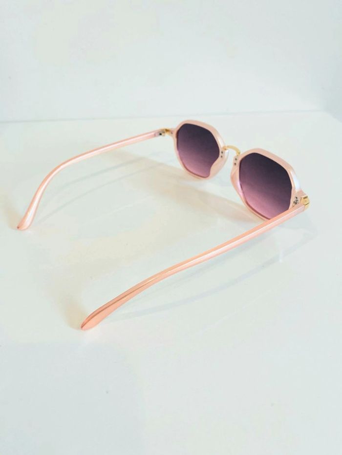 Lunette de soleil femme hexagonale rose verres dégradés UV protection catégorie 3 - photo numéro 4
