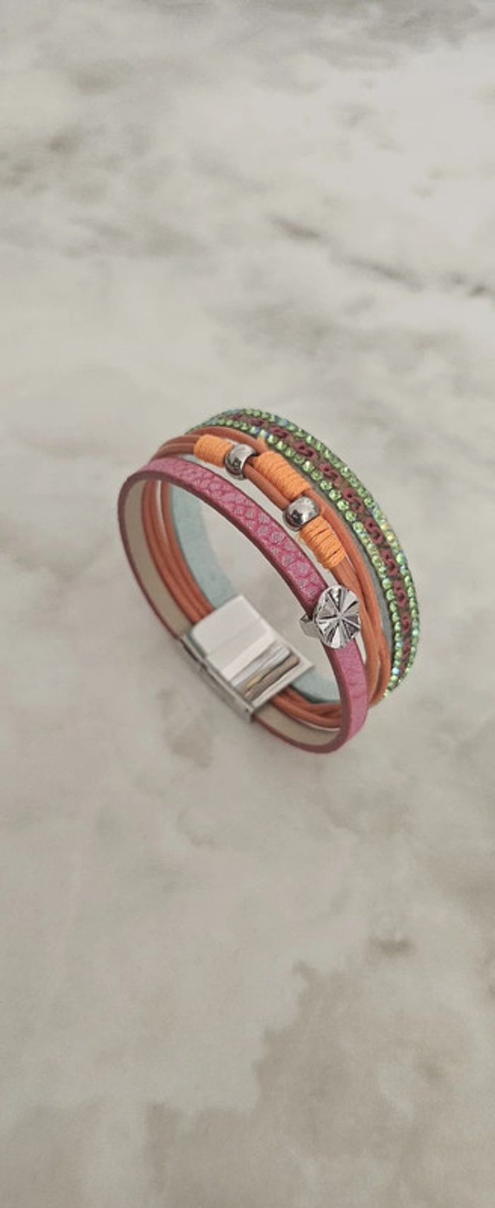 Bracelet en cuir pour femmes - photo numéro 2