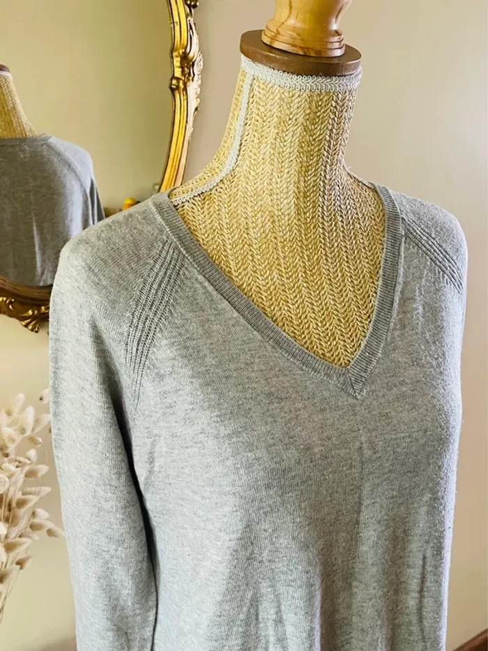 sublime Pull fin gris col v Gap taille S manches longues details cotes - photo numéro 2