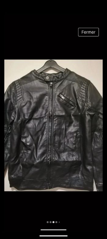Beau blouson Kiabi en simili cuir noir. Taille 12 ans
